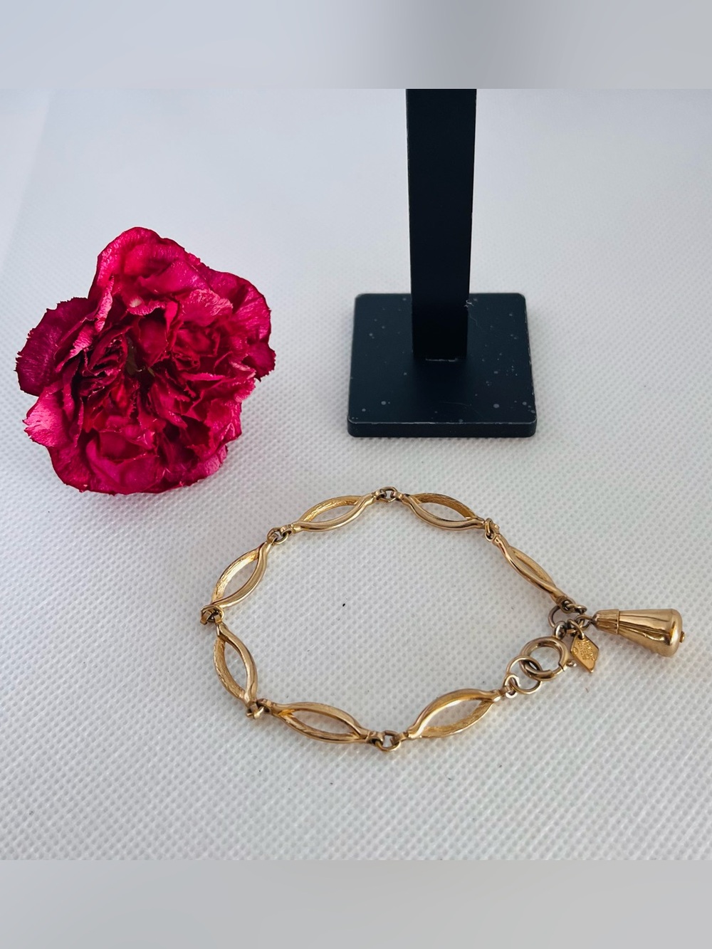 Rare Vintage “Sarah Coventry” Gold Toned Bracelet -Good Condition- Classic!